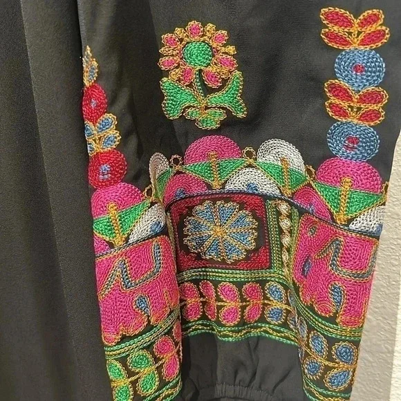 VAVA by Joy Han GABI Open/Cold Shoulder Dress Med with embroidered elephants - Picture 7 of 9